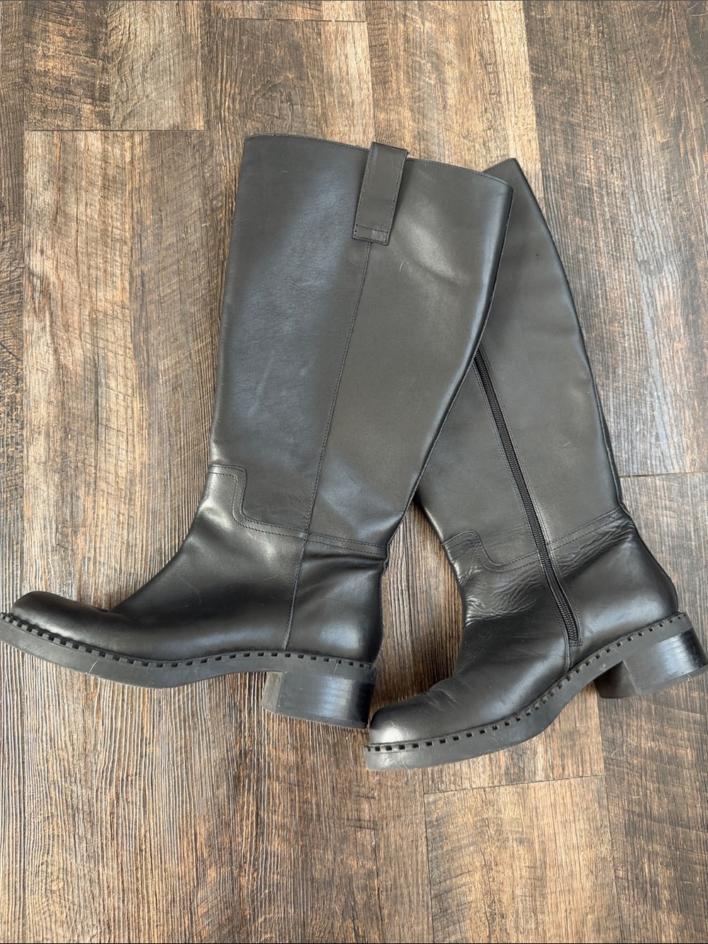 Black Leather Knee-High Women's Boots - Classic Riding Style